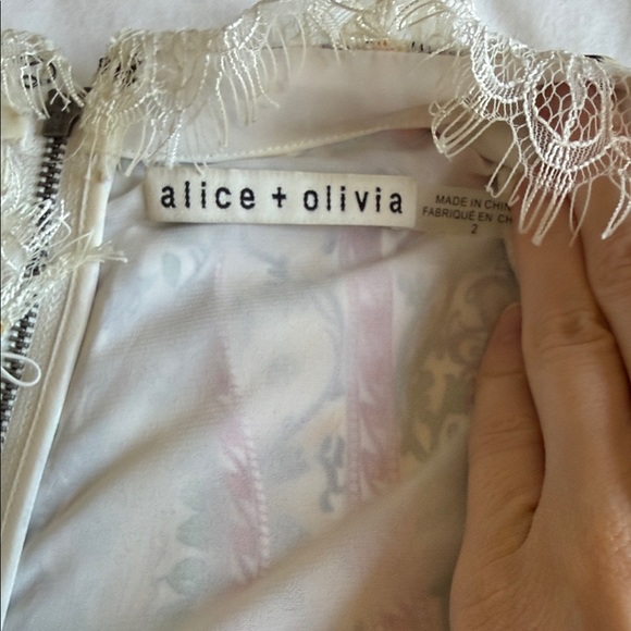 Alice + Olivia Lace Trim Detail - Picture 4 of 5